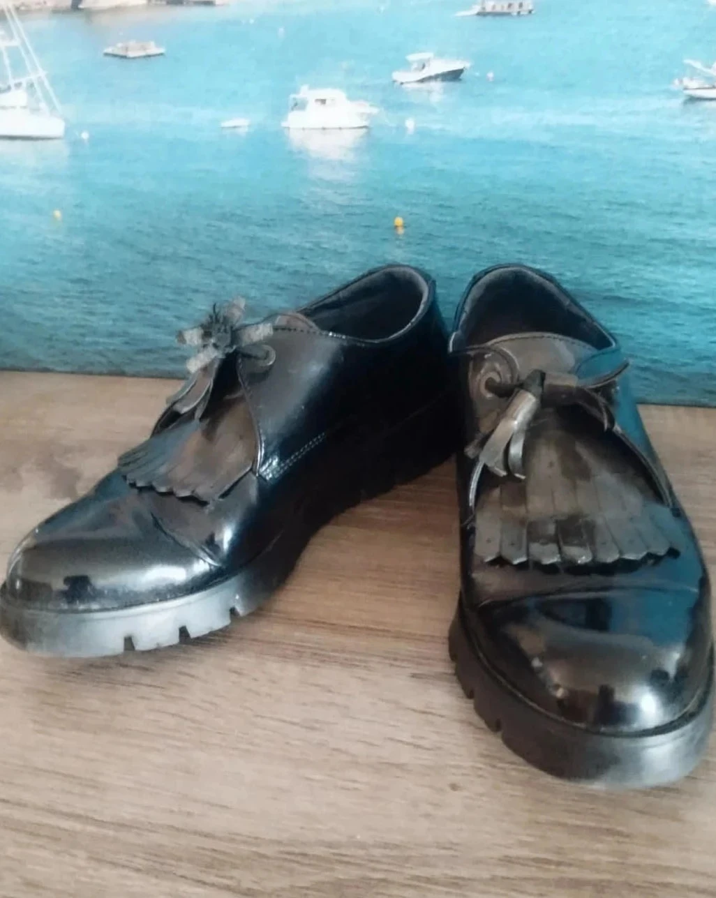 Chaussures brillantes en cuir verni à franges ,Callaghan ,P38